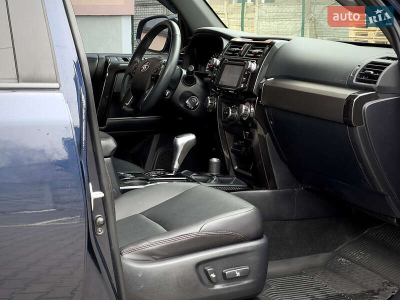 Внедорожник / Кроссовер Toyota 4Runner 2017 в Ужгороде