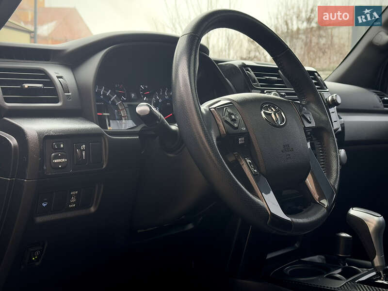 Внедорожник / Кроссовер Toyota 4Runner 2017 в Ужгороде