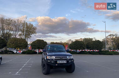 Позашляховик / Кросовер Toyota 4Runner 2000 в Києві