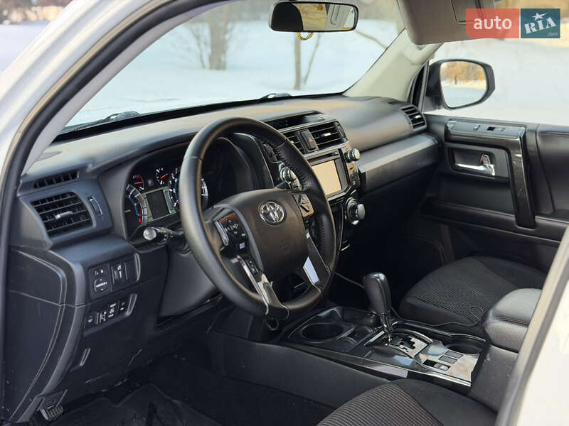 Внедорожник / Кроссовер Toyota 4Runner 2016 в Киеве фото 12 Внедорожник / Кроссовер Toyota 4Runner 2016 в Киеве
