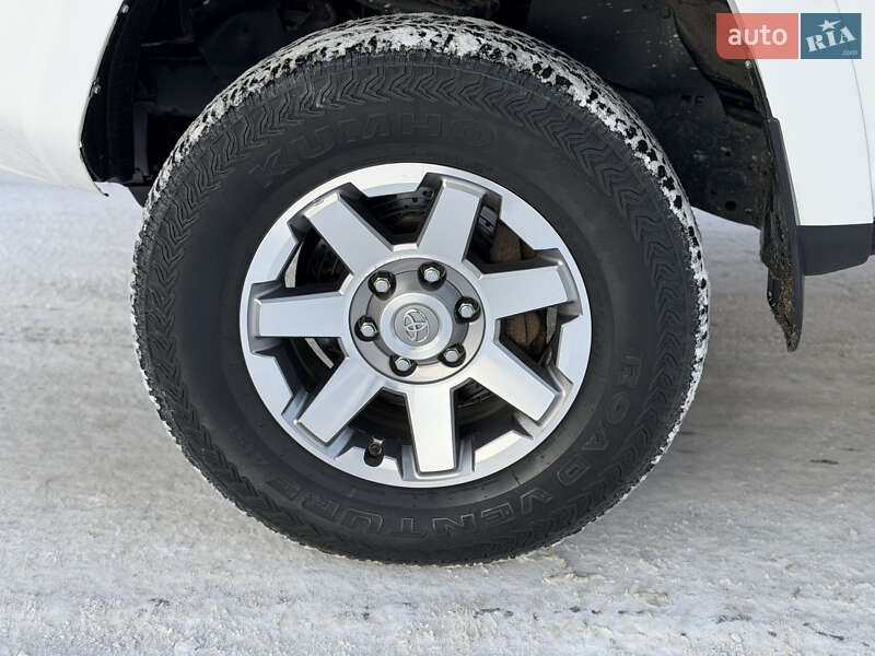 Внедорожник / Кроссовер Toyota 4Runner 2016 в Киеве фото 21 Внедорожник / Кроссовер Toyota 4Runner 2016 в Киеве