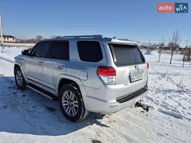 Позашляховик / Кросовер Toyota 4Runner 2011 в Києві