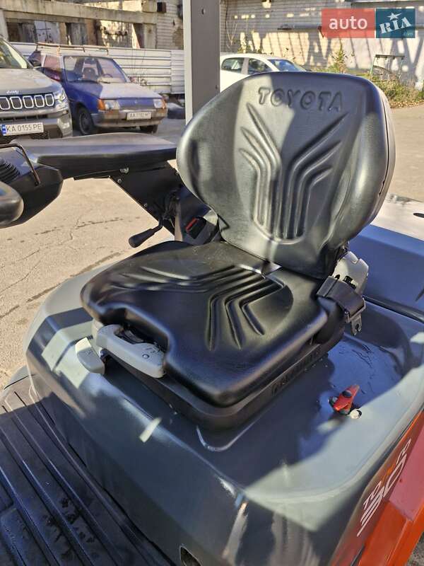 Вилочный погрузчик Toyota 52-8FDF30 2016 в Киеве фото 4 Вилочный погрузчик Toyota 52-8FDF30 2016 в Киеве