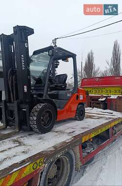 Вилочний навантажувач Toyota 52-8FDF30 2016 в Києві