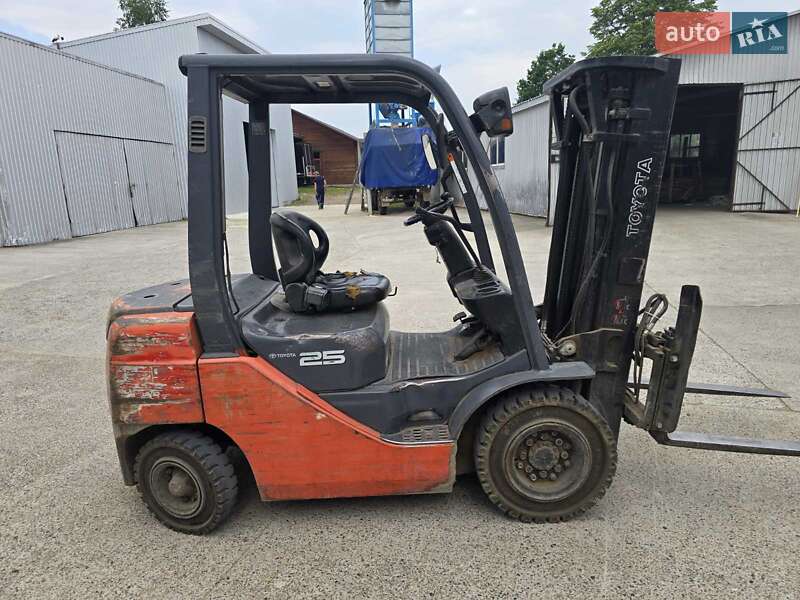 Вилочный погрузчик Toyota 627FDF25 2008 в 
