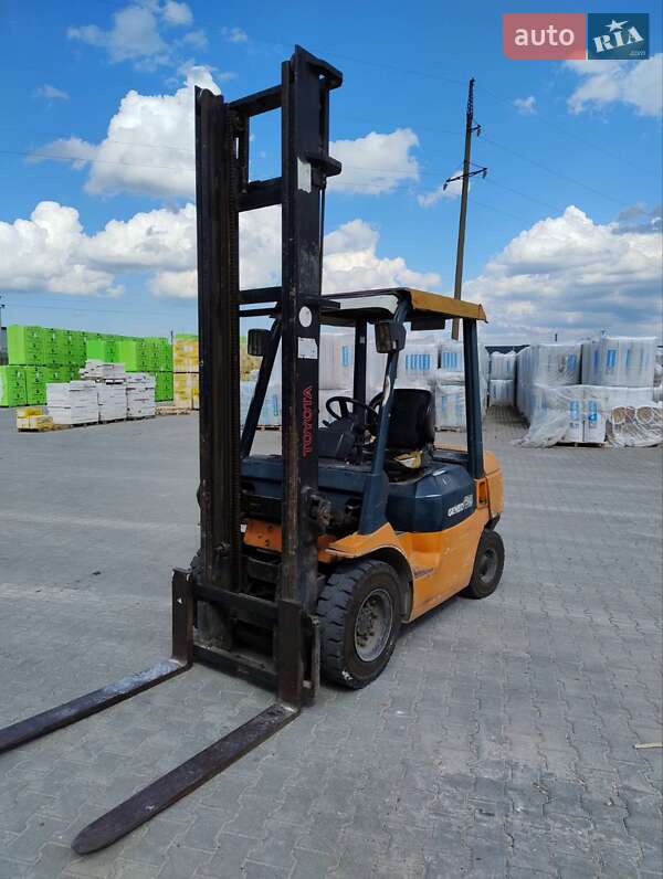 Вилочный погрузчик Toyota 627FDF25 2005 в 