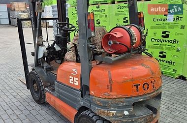 Вилочний навантажувач Toyota 6FG25 1998 в Рівному