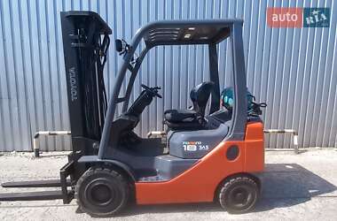 Вилочный погрузчик Toyota 8FGF18 2010 в 