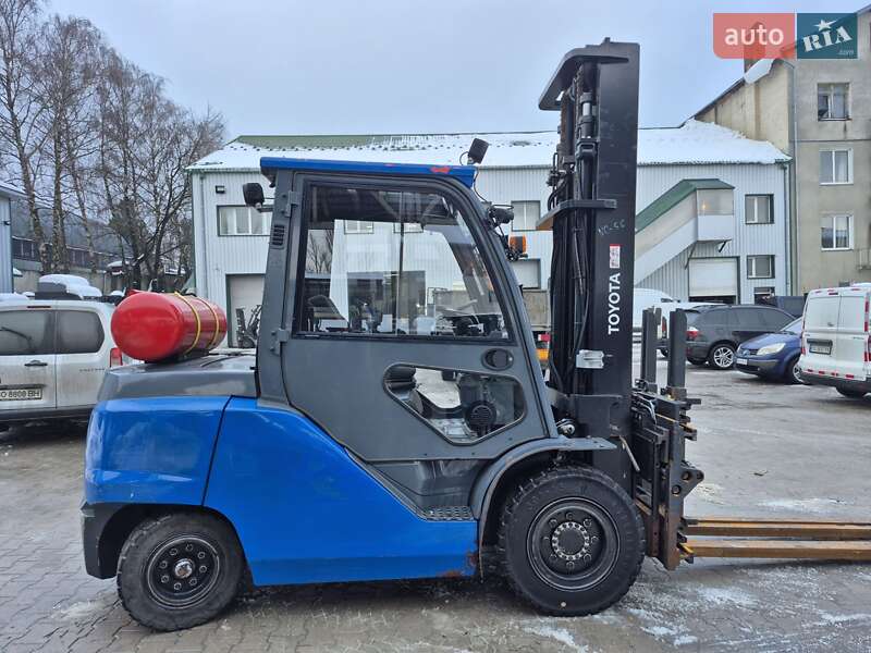 Вилочный погрузчик Toyota 8FGF30 2018 в Тернополе