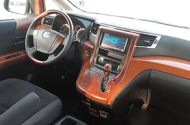 Мінівен Toyota Alphard 2009 в 