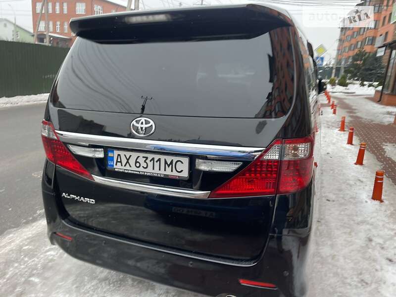 Минивэн Toyota Alphard 2012 в Киеве