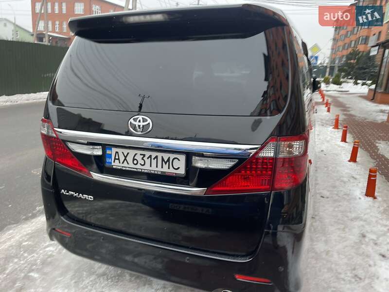 Минивэн Toyota Alphard 2012 в Киеве