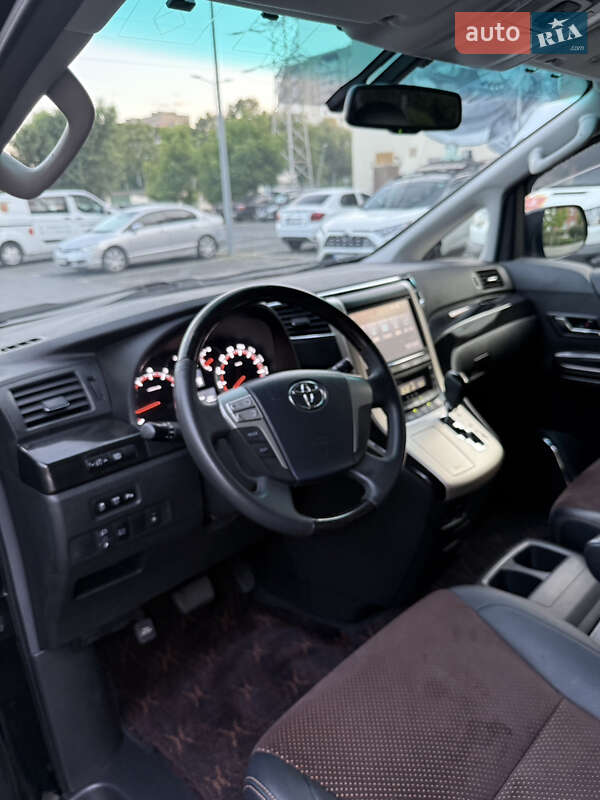 Мінівен Toyota Alphard 2014 в Одесі