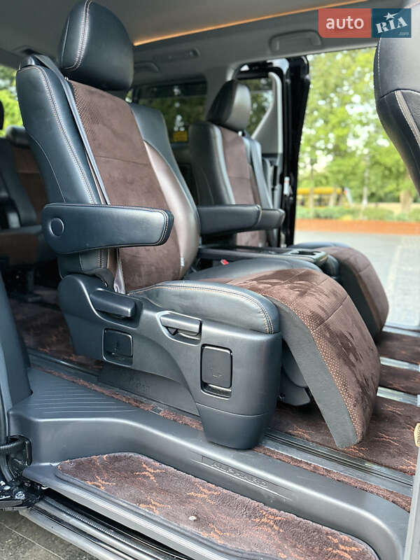 Мінівен Toyota Alphard 2014 в Одесі