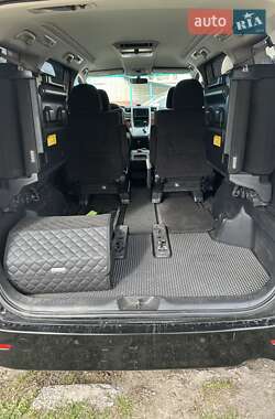 Минивэн Toyota Alphard 2011 в 