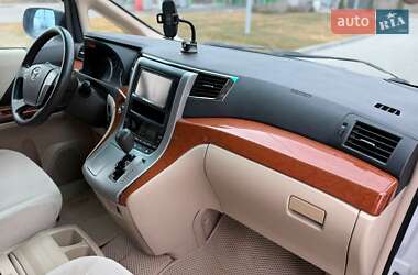 Мінівен Toyota Alphard 2010 в 