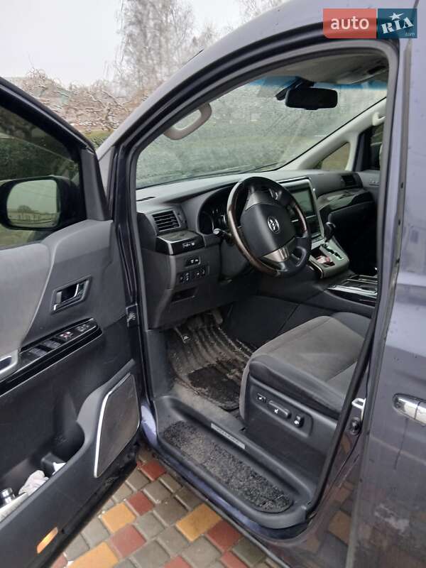 Минивэн Toyota Alphard 2013 в Белгороде-Днестровском