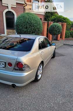 Седан Toyota Altezza 1999 в 
