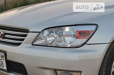 Седан Toyota Altezza 1999 в 