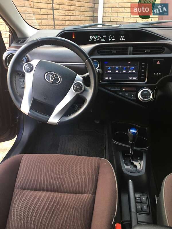 Хетчбек Toyota Aqua 2015 в Кривому Розі