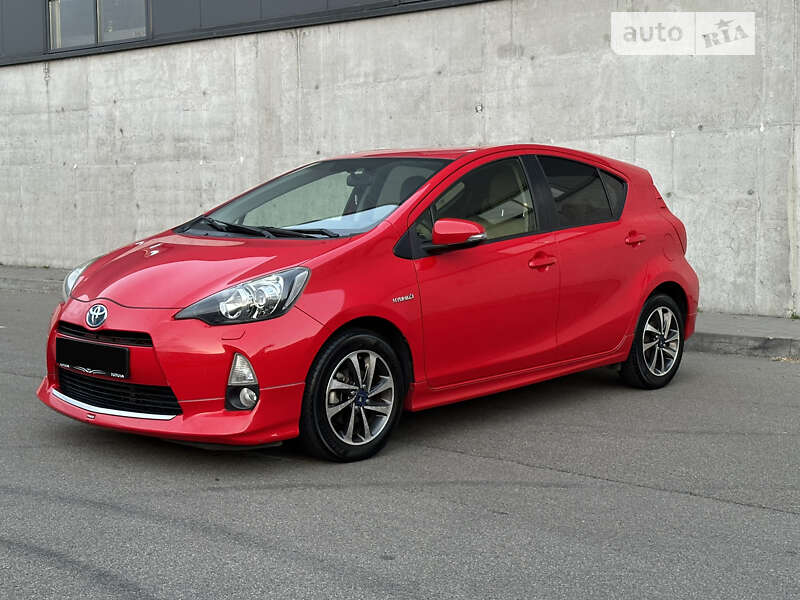 Хэтчбек Toyota Aqua 2014 в 