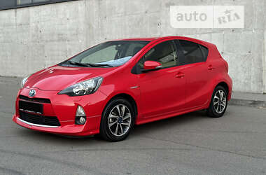 Хэтчбек Toyota Aqua 2014 в 