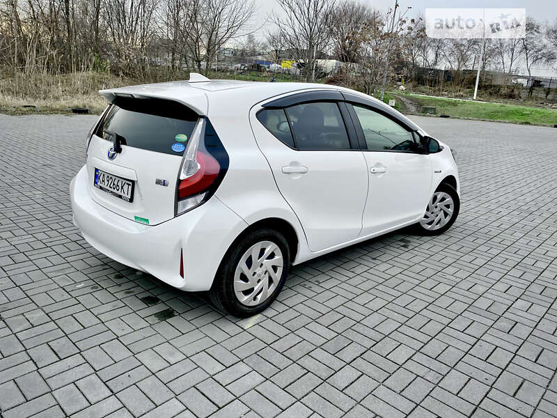 Хэтчбек Toyota Aqua 2017 в Днепре