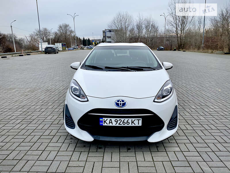 Хэтчбек Toyota Aqua 2017 в Днепре