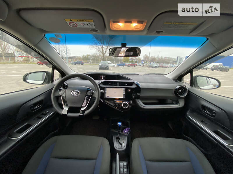 Хэтчбек Toyota Aqua 2017 в Днепре