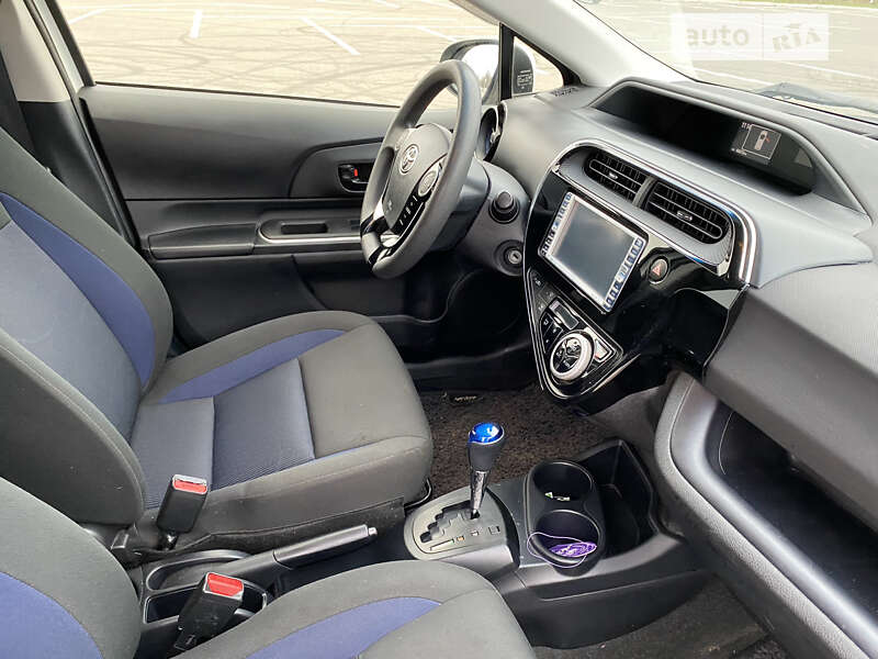 Хэтчбек Toyota Aqua 2017 в Днепре