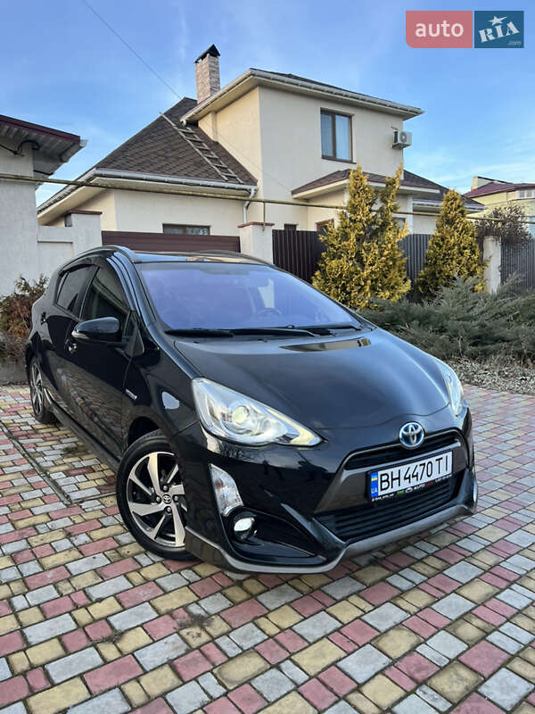 Хэтчбек Toyota Aqua 2015 в Одессе
