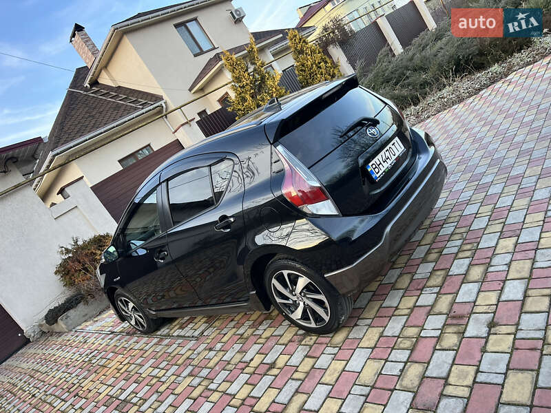 Хэтчбек Toyota Aqua 2015 в Одессе