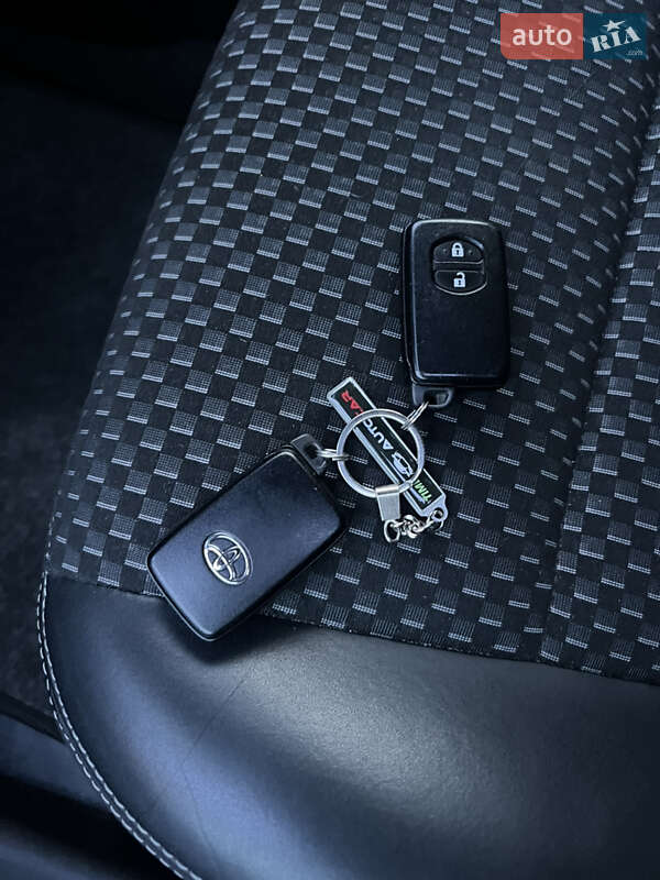 Хэтчбек Toyota Aqua 2015 в Одессе