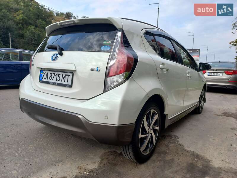 Хэтчбек Toyota Aqua 2015 в Киеве