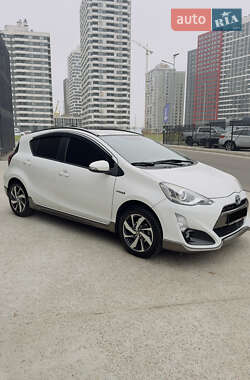 Хэтчбек Toyota Aqua 2015 в 