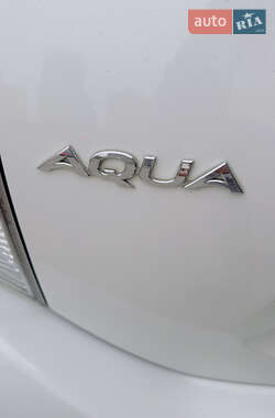 Хэтчбек Toyota Aqua 2015 в 