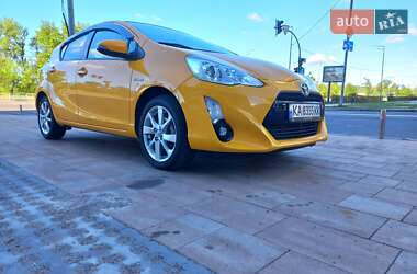 Хэтчбек Toyota Aqua 2015 в 