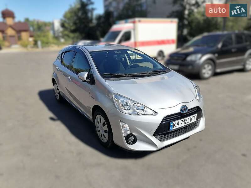 Хэтчбек Toyota Aqua 2015 в Киеве