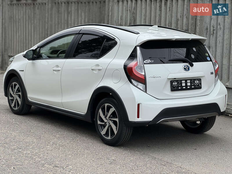 Хетчбек Toyota Aqua 2017 в Києві