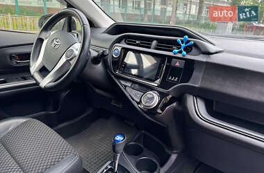 Хэтчбек Toyota Aqua 2016 в 