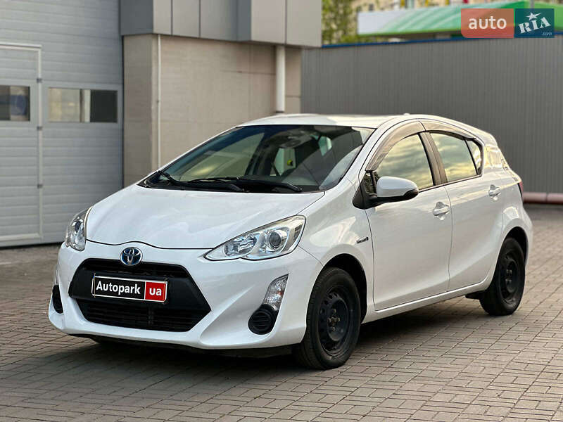 Хетчбек Toyota Aqua 2015 в Одесі