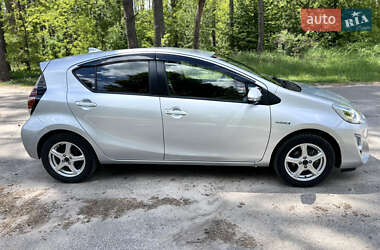 Хэтчбек Toyota Aqua 2015 в 