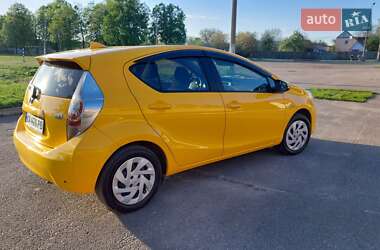 Хэтчбек Toyota Aqua 2015 в 