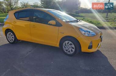 Хэтчбек Toyota Aqua 2015 в 