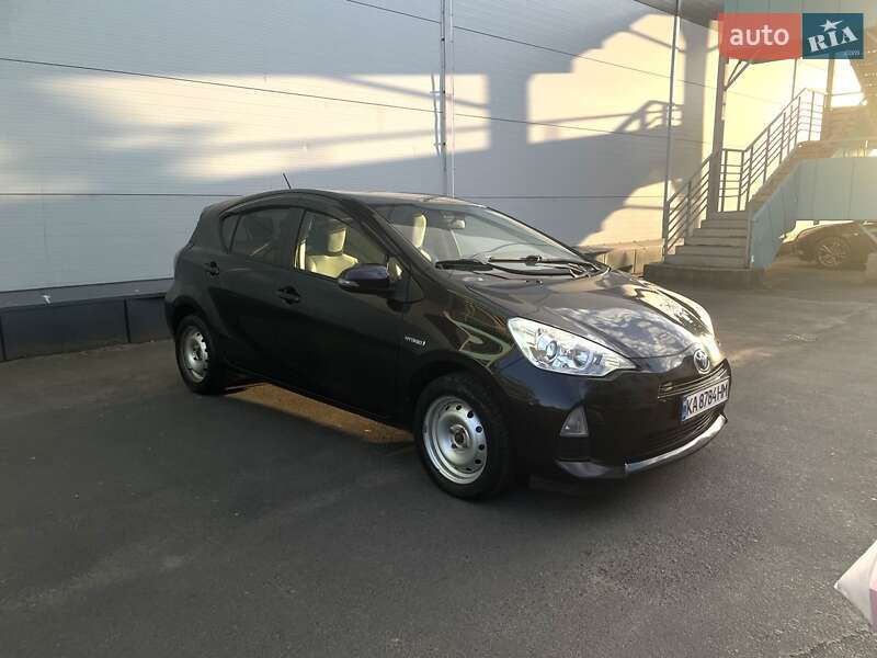 Хетчбек Toyota Aqua 2014 в 