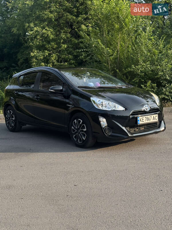 Хэтчбек Toyota Aqua 2015 в 