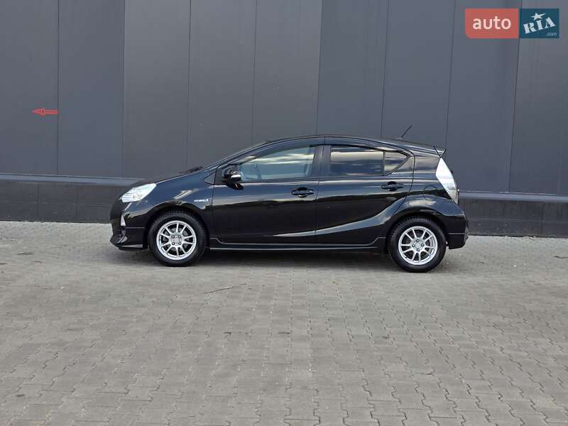 Хетчбек Toyota Aqua 2013 в Києві