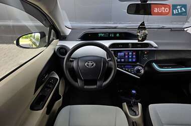 Хэтчбек Toyota Aqua 2013 в 