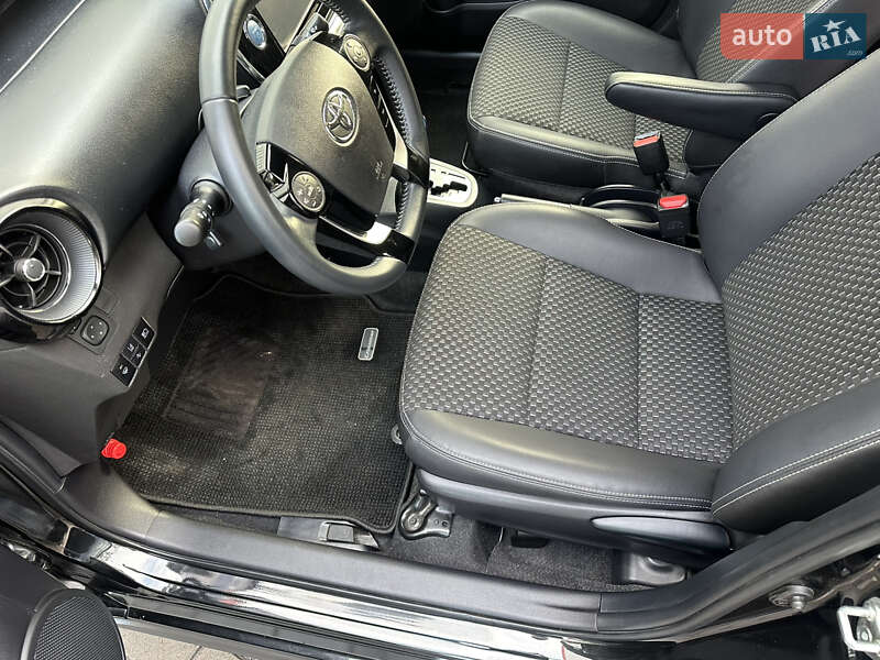 Хэтчбек Toyota Aqua 2019 в Одессе