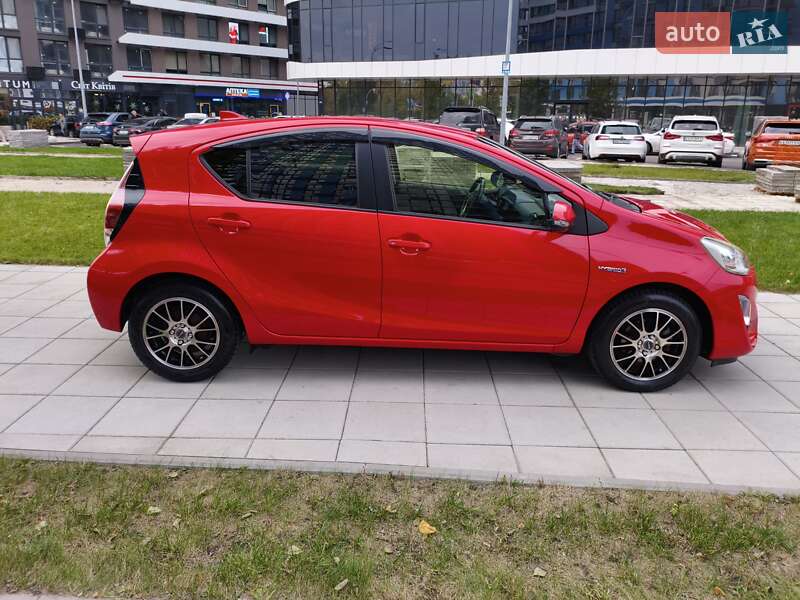 Хэтчбек Toyota Aqua 2016 в Киеве